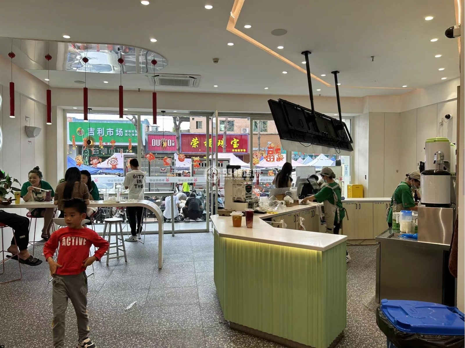 南莊商場出入口奶茶店轉(zhuǎn)讓